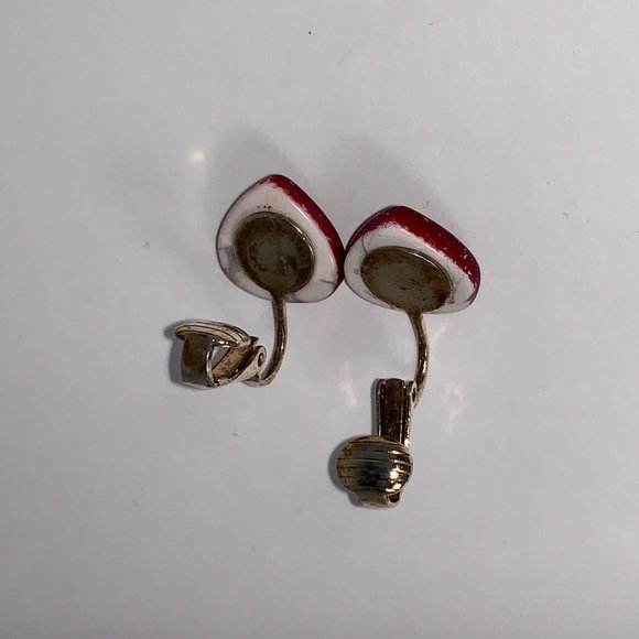 13 mm Red Howlite Clip Earrings - Picture 13 of 14